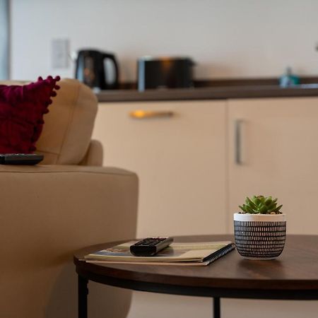 Spacious Apartment In Woking Town Centre Esterno foto