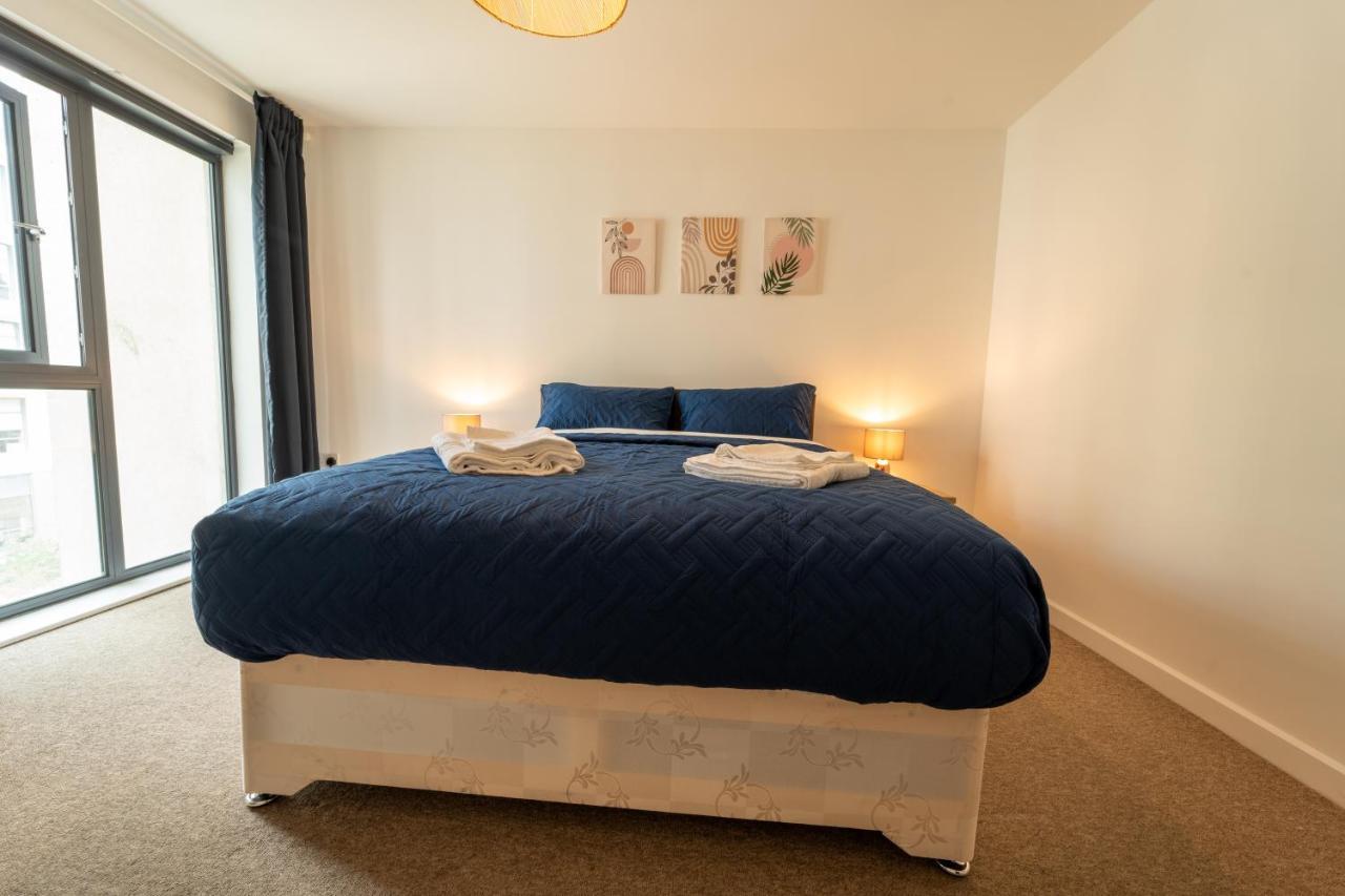 Spacious Apartment In Woking Town Centre Esterno foto