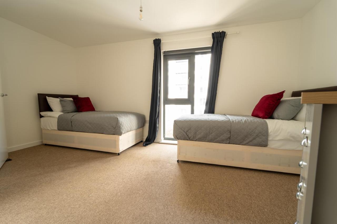 Spacious Apartment In Woking Town Centre Esterno foto