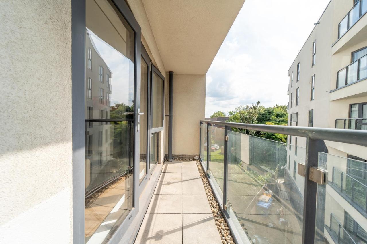 Spacious Apartment In Woking Town Centre Esterno foto