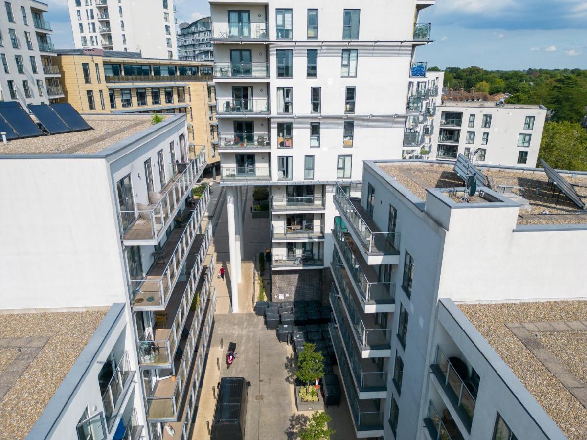 Spacious Apartment In Woking Town Centre Esterno foto