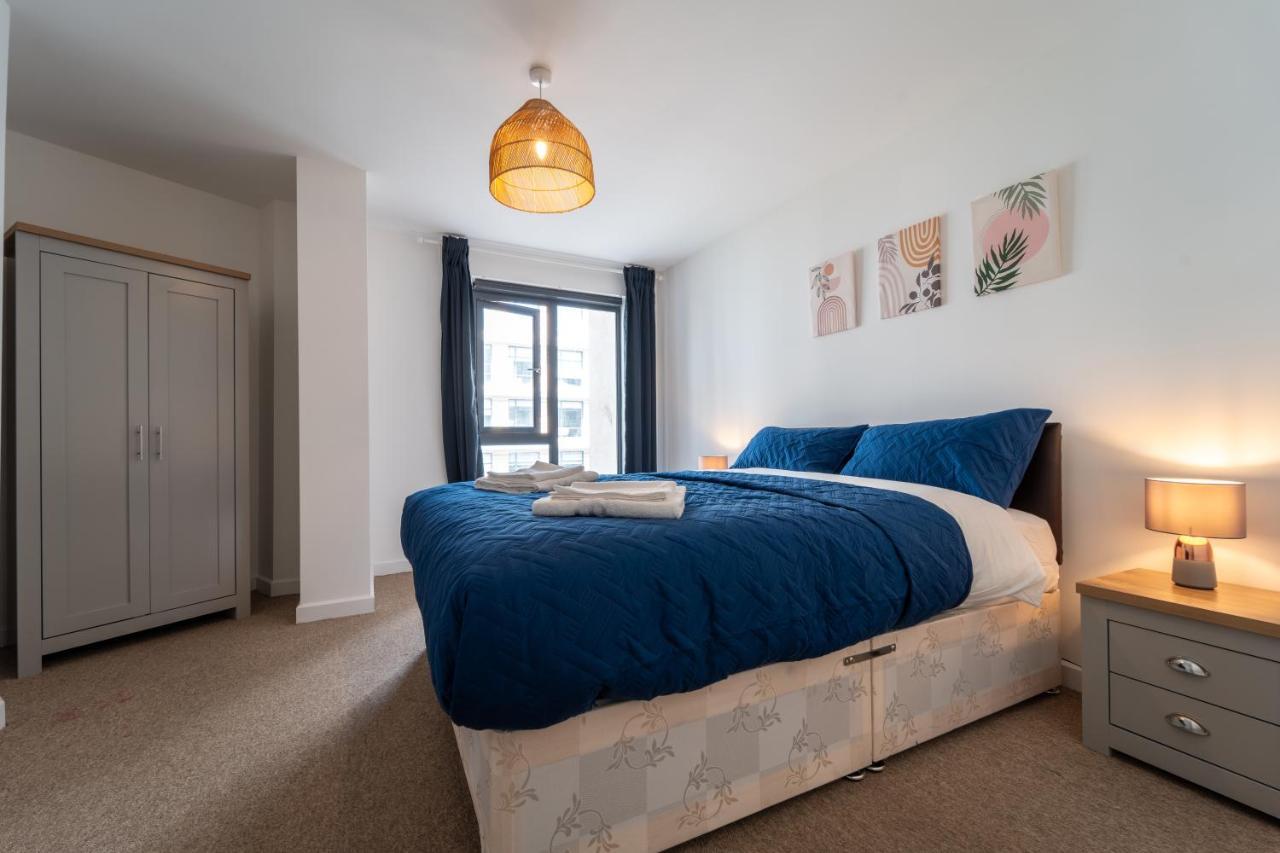 Spacious Apartment In Woking Town Centre Esterno foto