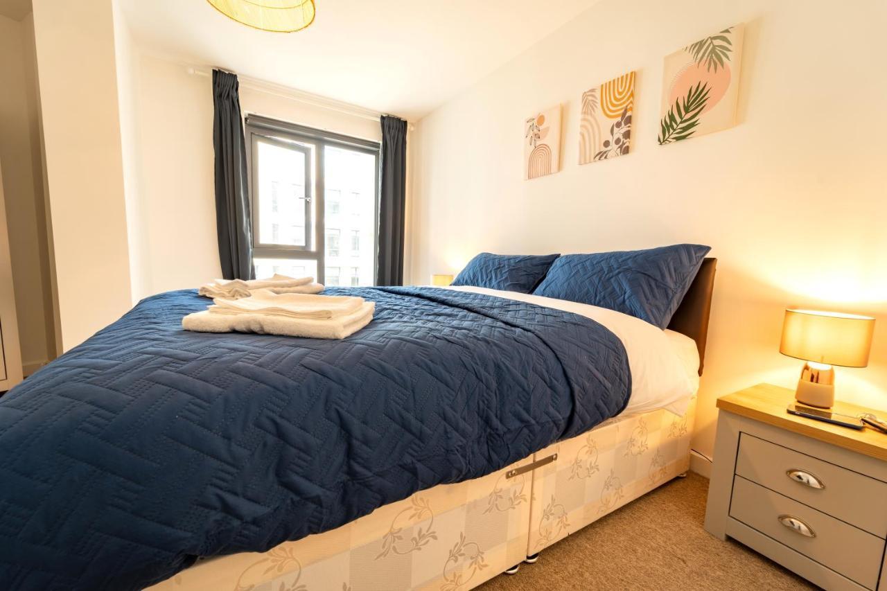 Spacious Apartment In Woking Town Centre Esterno foto