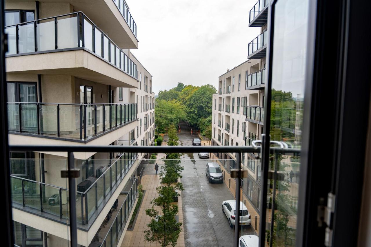 Spacious Apartment In Woking Town Centre Esterno foto
